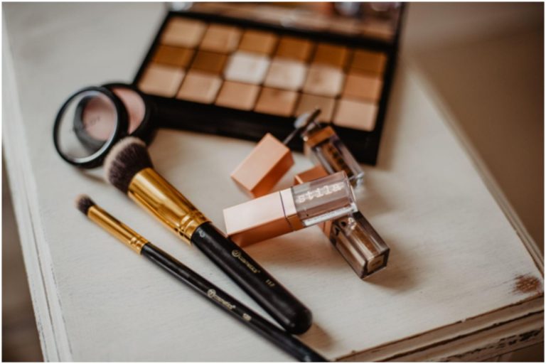 Everyday Makeup Essentials for the Working Women