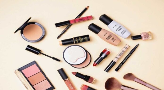 X Gifts for the Makeup-Lovers in Your Life makeup lovers